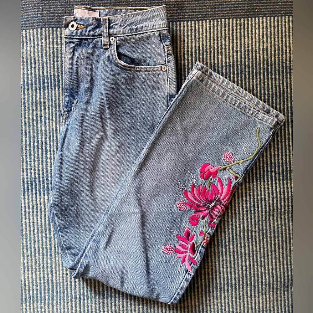 🏝️ Express Size 3/4 Pink Embroidered Jeans